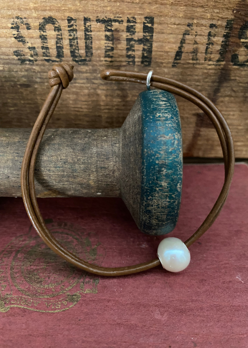 Bracelet - Leather And Fresh Water Pearl - Brown