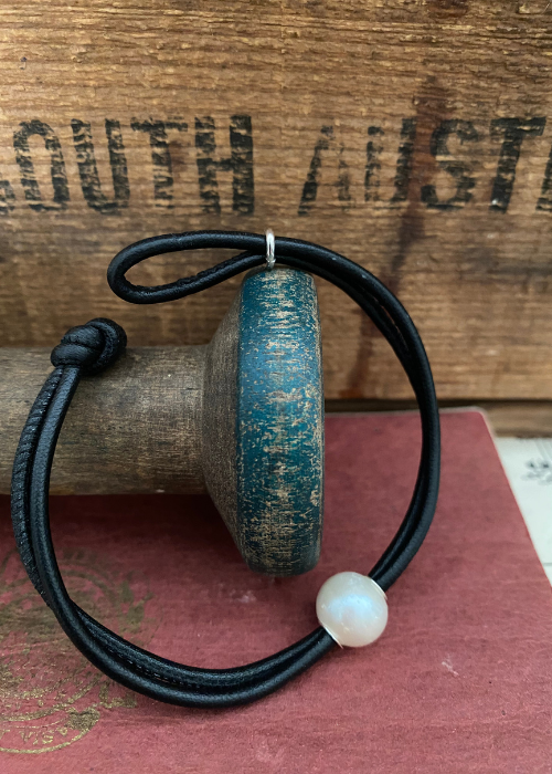 Bracelet - Leather And Fresh Water Pearl - Black